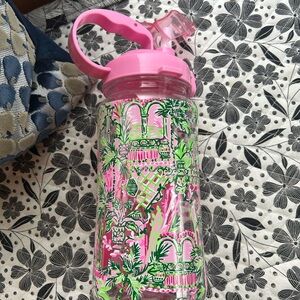 NWT Lilly Pulitzer Pink and Green Floral Water Bottle